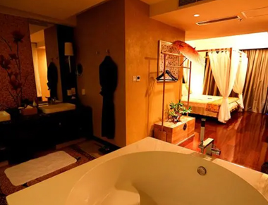 南京雨花台养生会所的黄昏恋：当爱情遇上八十岁